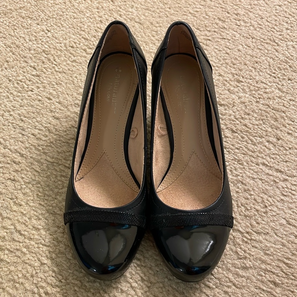 Black wedges